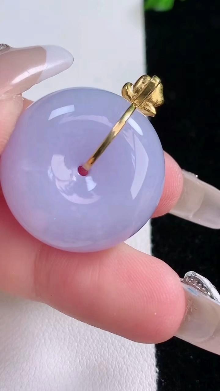 天然A货翡翠18K金紫罗兰路路通吊坠，尺寸25-12.2，重量:17.65g
3月7日