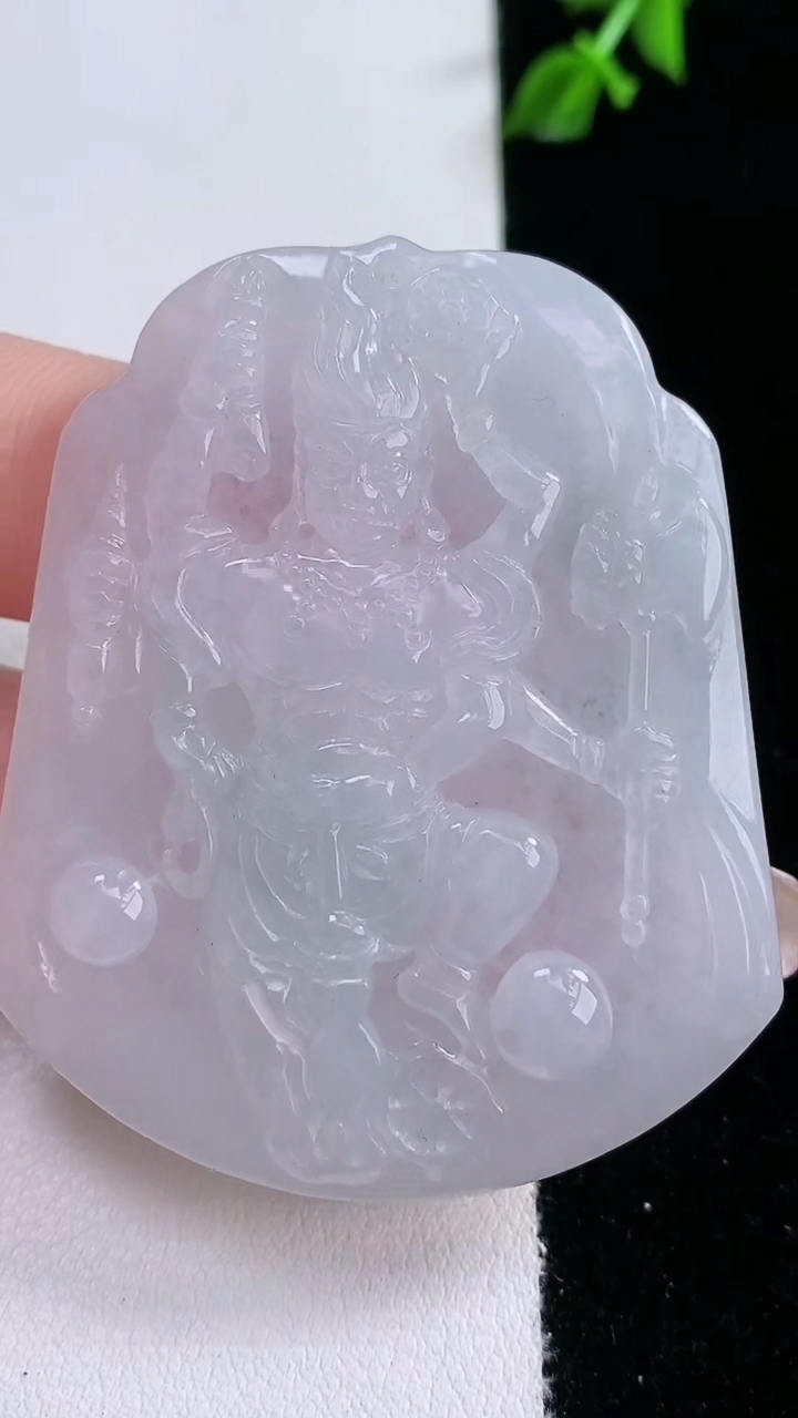 天然A货翡翠不动明王吊坠，尺寸51.2-43.6-5.6，重量:26.24g
3月7日