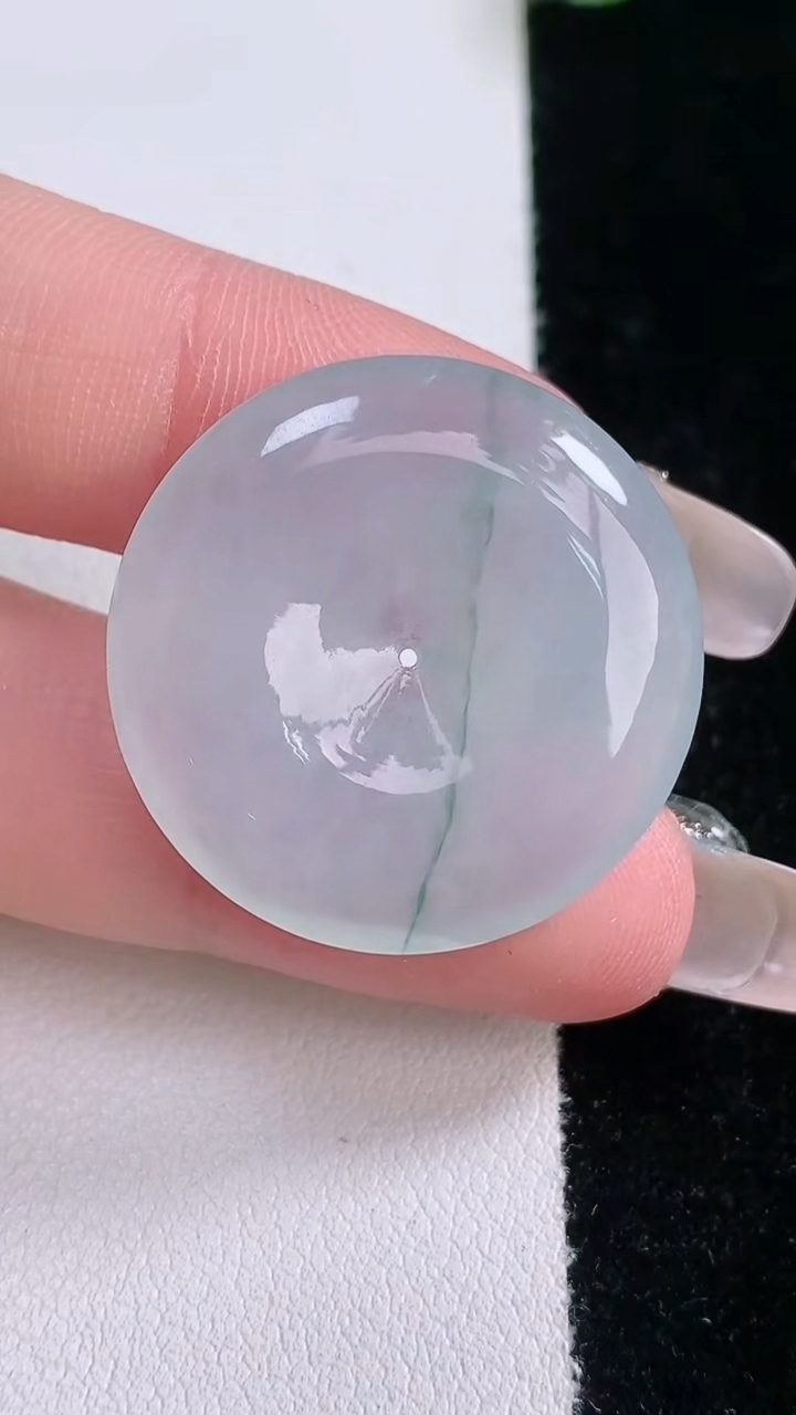 天然A货翡翠冰种飘花平安扣吊坠，尺寸27-5.5，重量:8.47g
3月7日