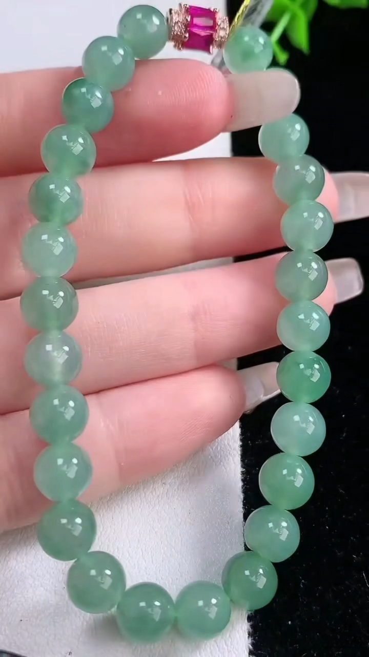 天然A货翡翠圆珠手串，尺寸7-26颗，重量:17.52g3月7日
工厂直销收藏佳品,种好水足，色泽均匀，有种有色，上手高大气！
