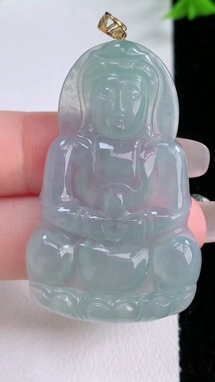 天然A货翡翠观音菩萨吊坠，尺寸47.5-29.8-4重量:11.07g
3月7日