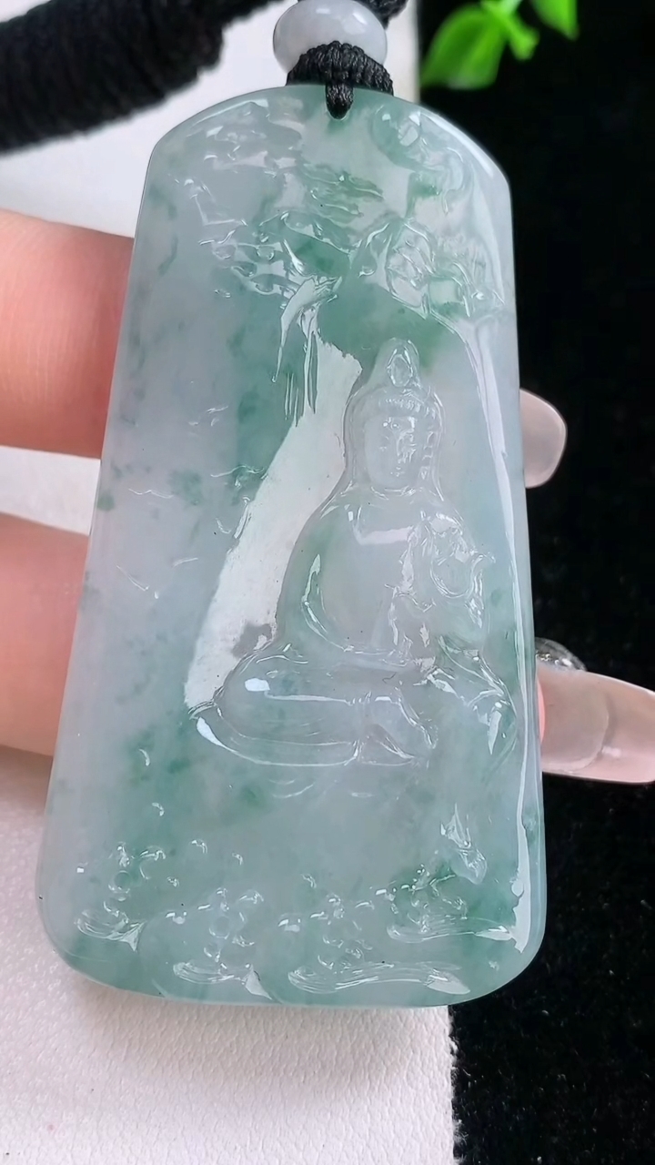 天然A货翡翠飘花观音菩萨吊坠，尺寸59-32-5，重量:28.37g
3月7日