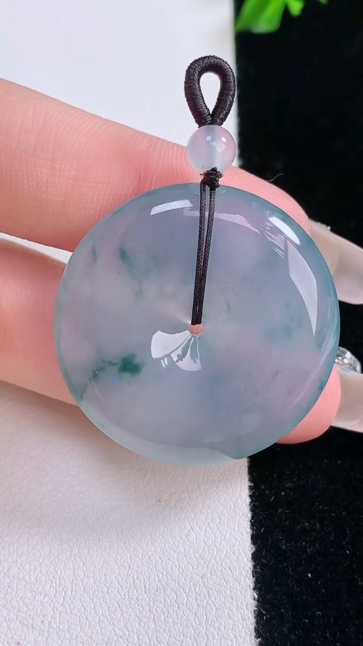 天然A货翡翠种紫罗兰飘花平安扣吊坠，尺寸32-5.8，重量:13.19g
3月7日