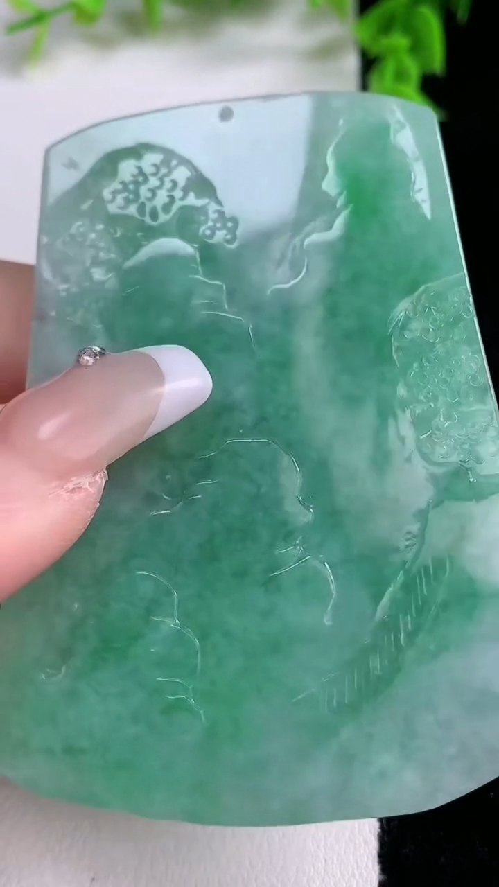 天然A货翡翠山水牌吊坠，尺寸69.6-30.2-7，重量:55.58g
3月7日