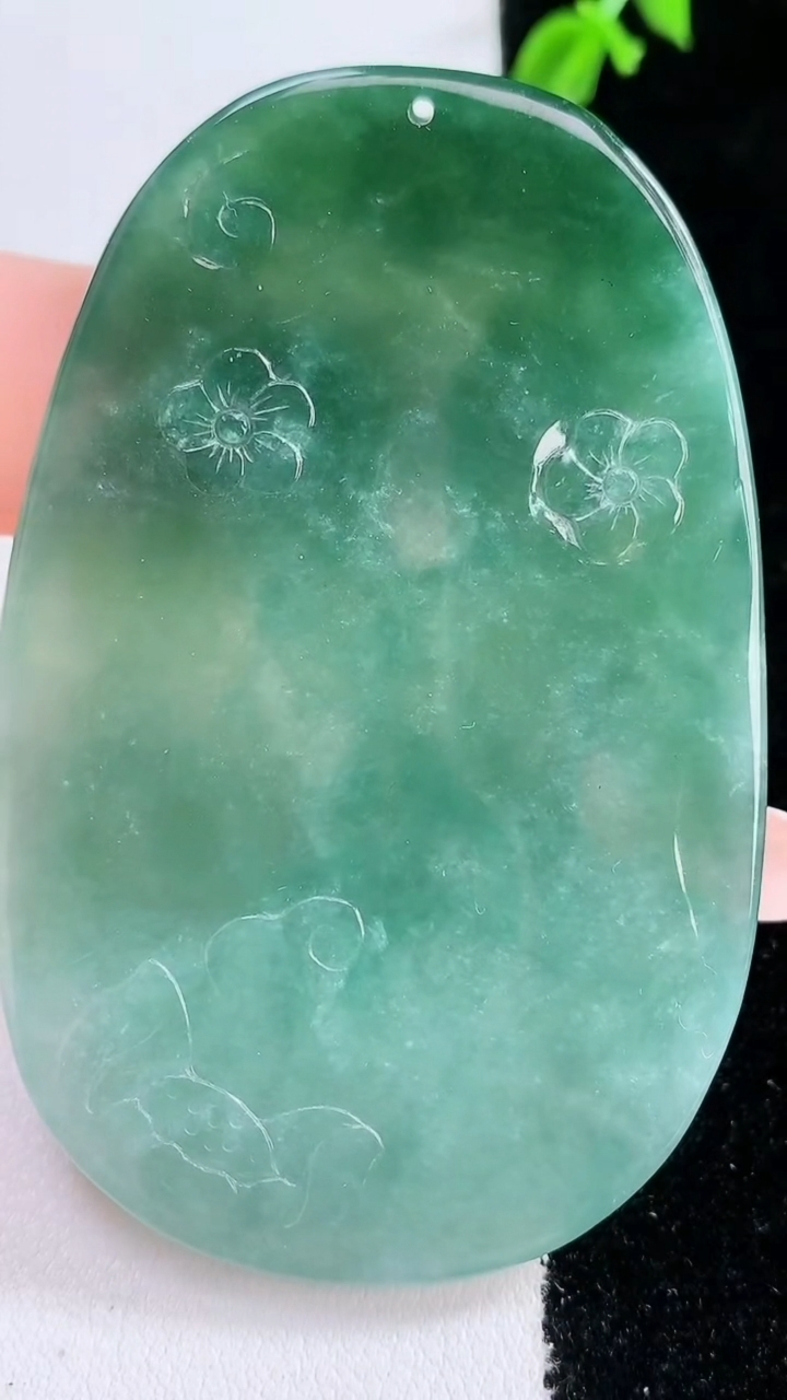 天然A货翡翠普贤菩萨吊坠，尺寸65.2-41.8-5.4，重量:36.42g
3月7日