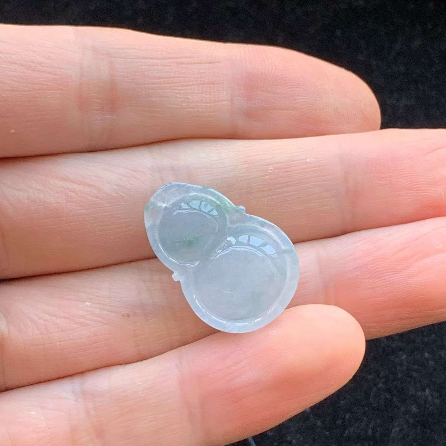 A货天然翡翠冰糯种飘花紫罗兰葫芦吊坠重量5.91
3月7日