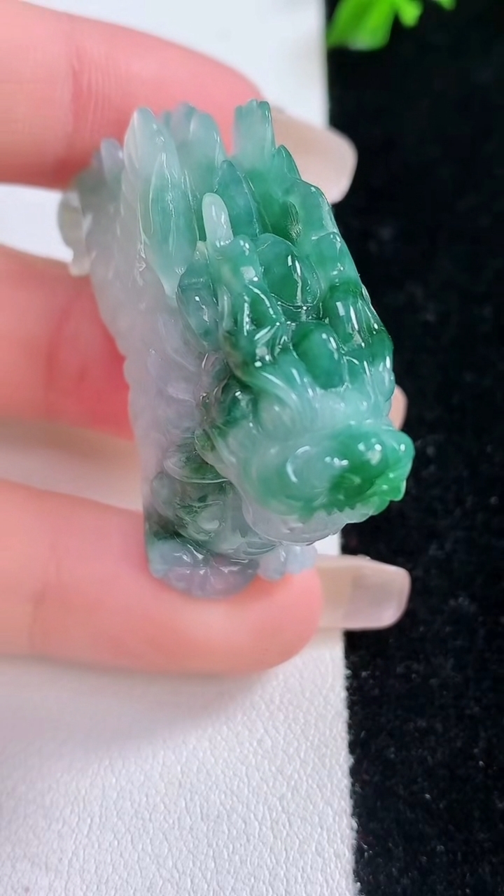 天然A货翡翠貔貅吊坠，尺寸25-39.2-15.8，重量:30.54g
3月7日