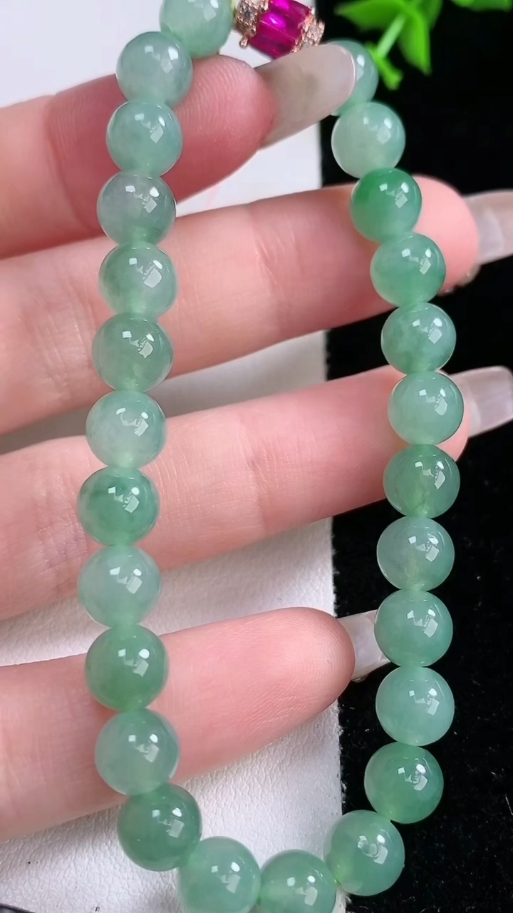 天然A货翡翠圆珠手串，尺寸7-26颗，重量:17.52g3月7日
工厂直销收藏佳品,种好水足，色泽均
