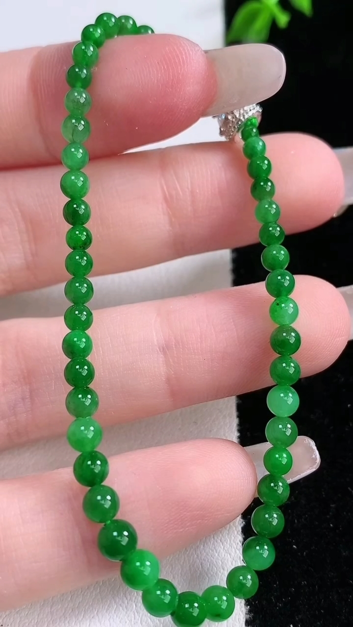 天然A货翡翠小米珠手串，尺寸3.4-47颗，重量:4.95g3月7日
工厂直销收藏佳品,种好水足，色