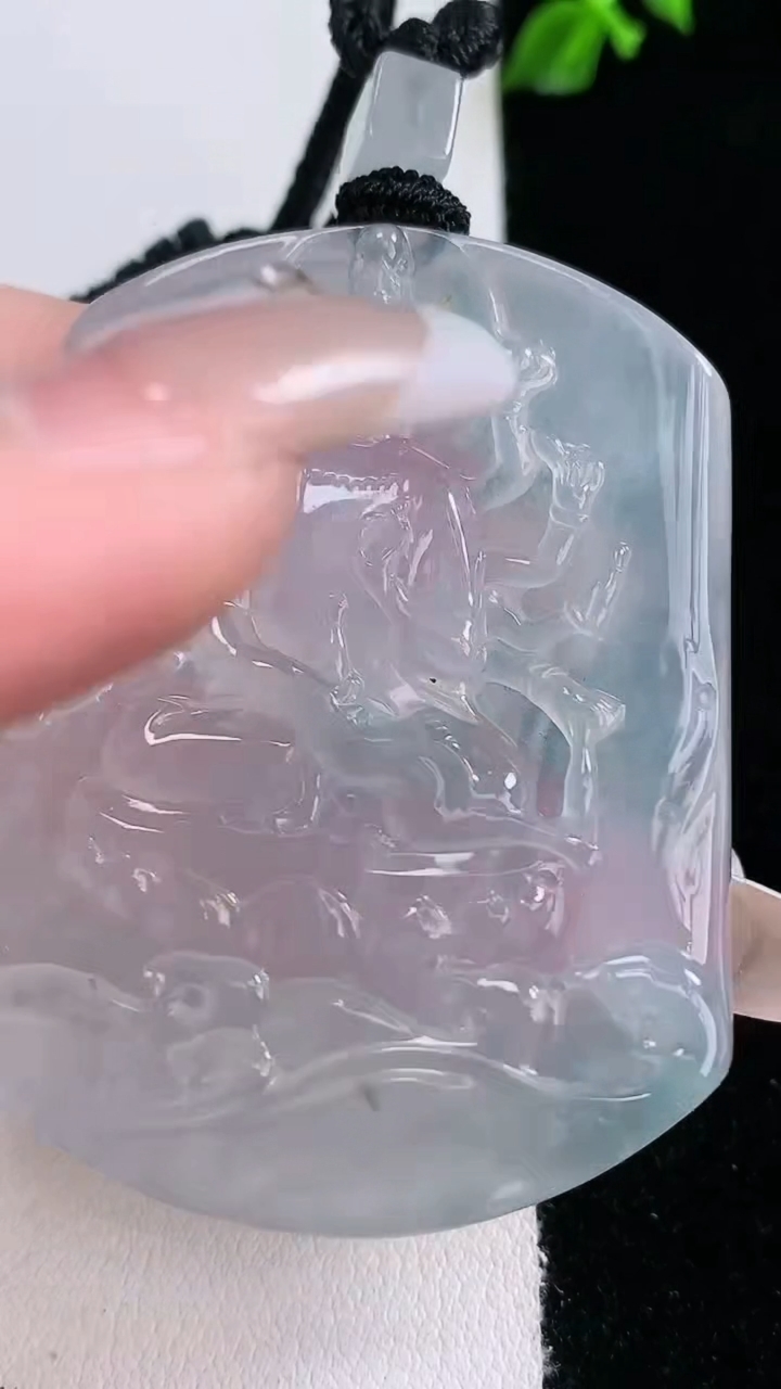 天然A货翡翠种飘花千手观音吊坠，尺寸52-41.4-5.2，重量:31.31g
3月7日