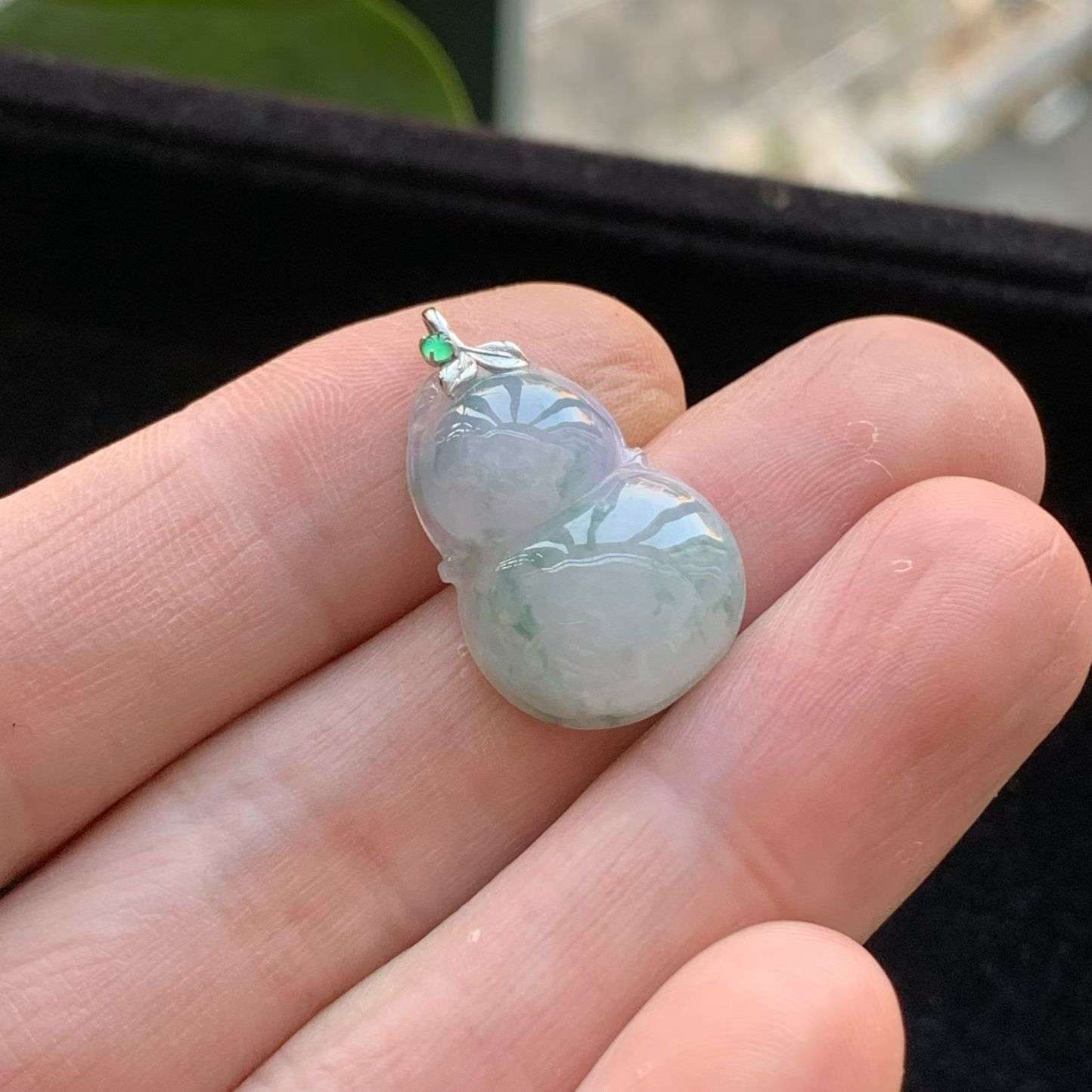 A货天然翡翠冰糯种18k飘花紫罗兰葫芦吊坠重量3.62
3月7日