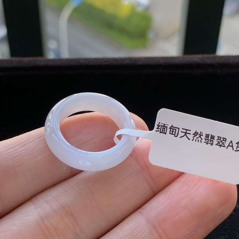 A货天然翡翠冰糯种粉紫罗兰戒指13号重量3.86
3月7日