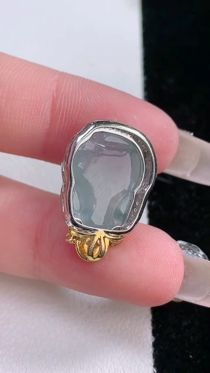 天然A货翡翠貔貅吊坠，尺寸22.2-15.2-7.8，裸石16.4-12重量:3.42g
3月7日