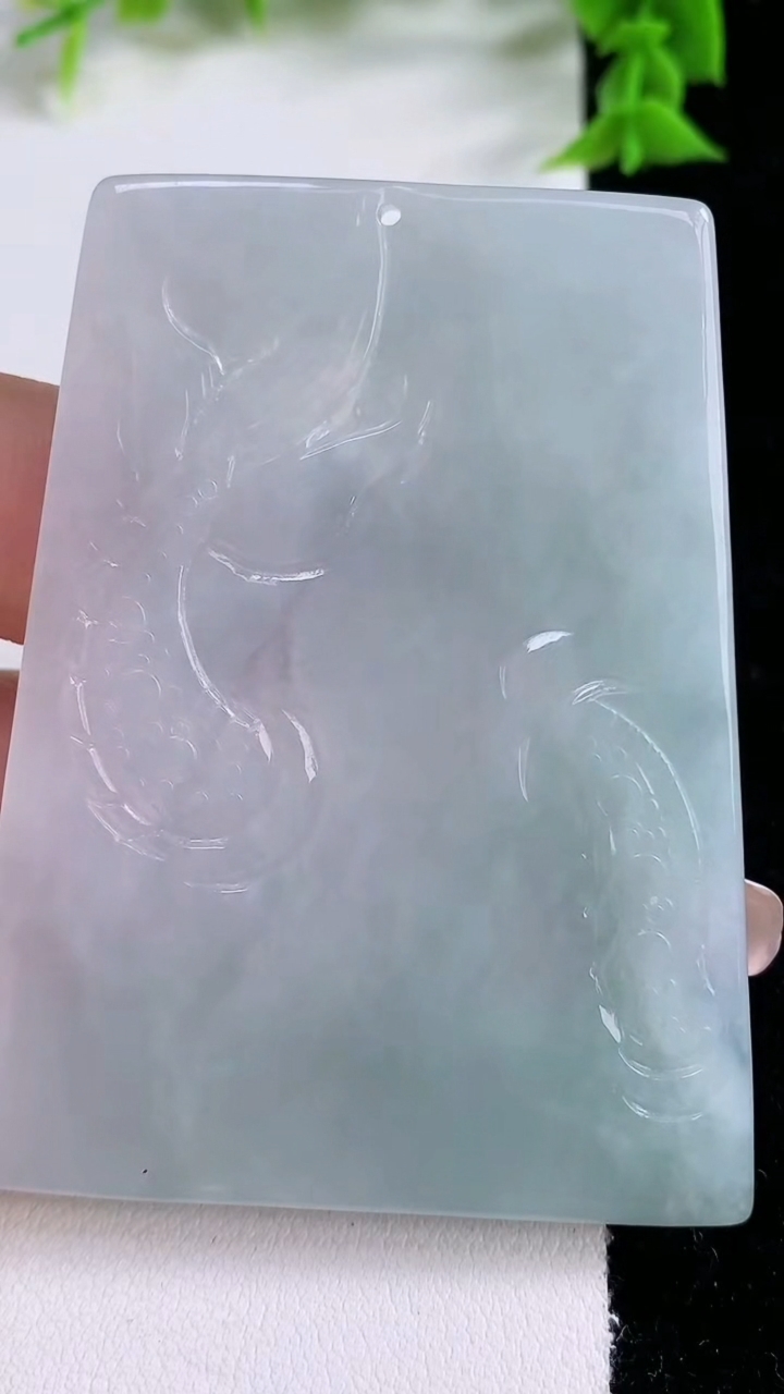 天然A货翡翠御龙关公吊坠，尺寸63-49.4-4.8，重量:39.02g
3月7日