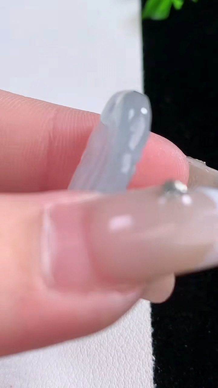 天然A货翡翠生肖羊吊坠，尺寸32-15.8-4.3，重量:6.70g
3月7日