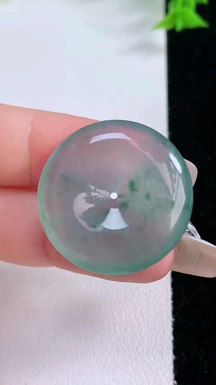 天然A货翡翠冰种飘花平安扣吊坠，尺寸27.6-5，重量:7.52g
3月7日