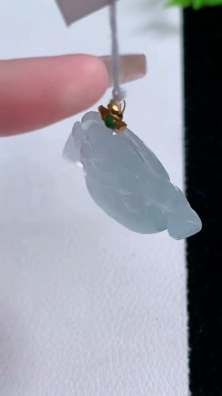 天然A货翡翠种飘花佛公吊坠，尺寸23.4-27.6-5.8，重量:5.55g
3月7日