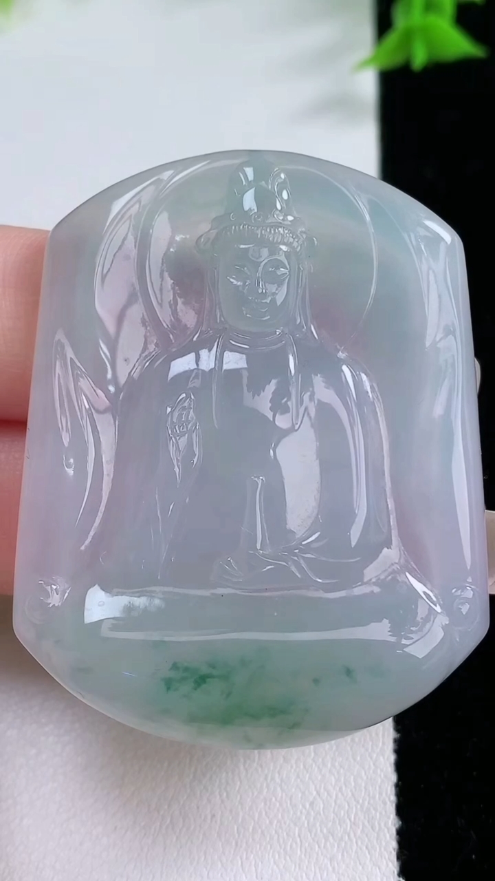 天然A货翡翠冰种飘花观音菩萨吊坠，尺寸48.6-38.6-5，重量:21.94g
3月7日