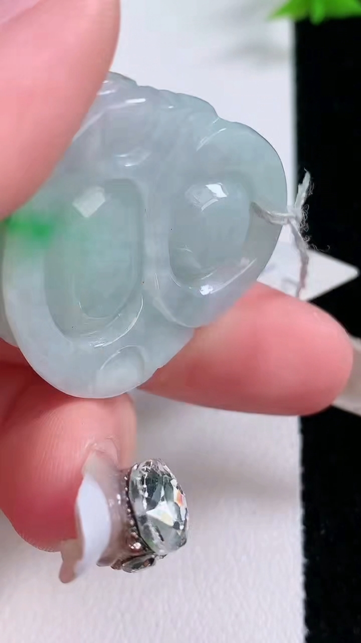 天然A货翡翠佛公吊坠，尺寸32.2-31-12.6，重量:19.12g
3月7日