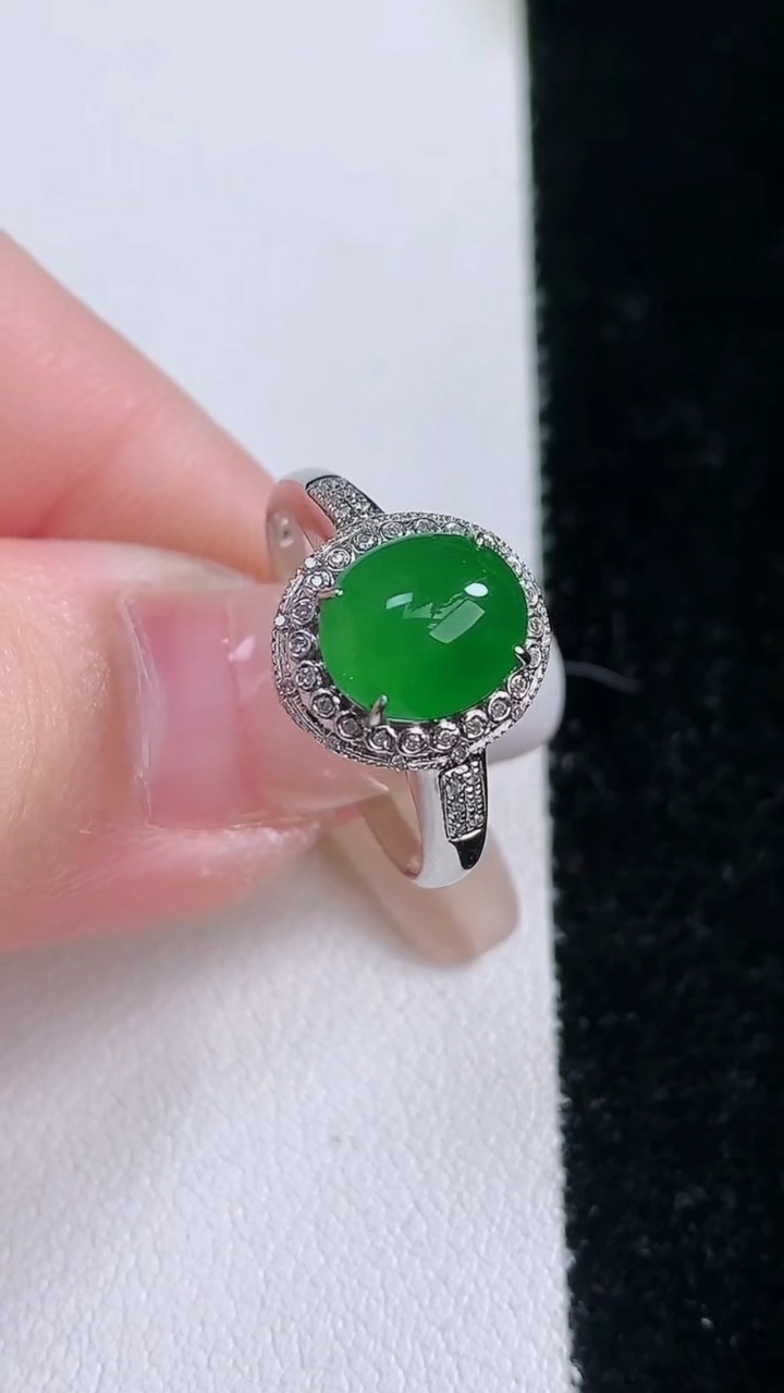 天然A货翡翠蛋面戒指，尺寸17.8-8.4-7-6.8，重量:2.41g2026年3月7日
工厂直销
