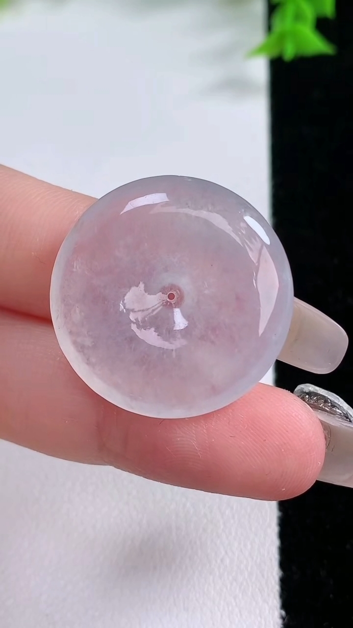 天然A货翡翠平安扣吊坠，尺寸26-4.6，重量:6.45g
3月7日