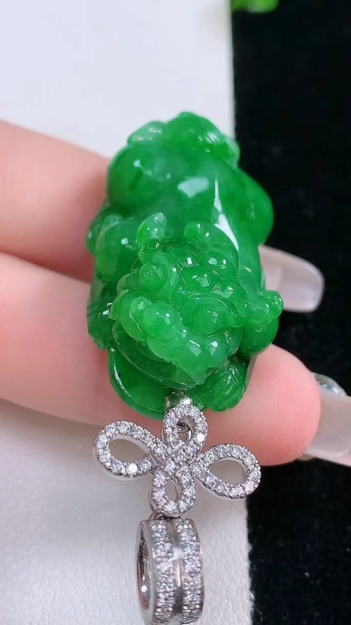 天然A货翡翠貔貅吊坠，尺寸36.7-20.7-13，重量:22.31g
3月7日