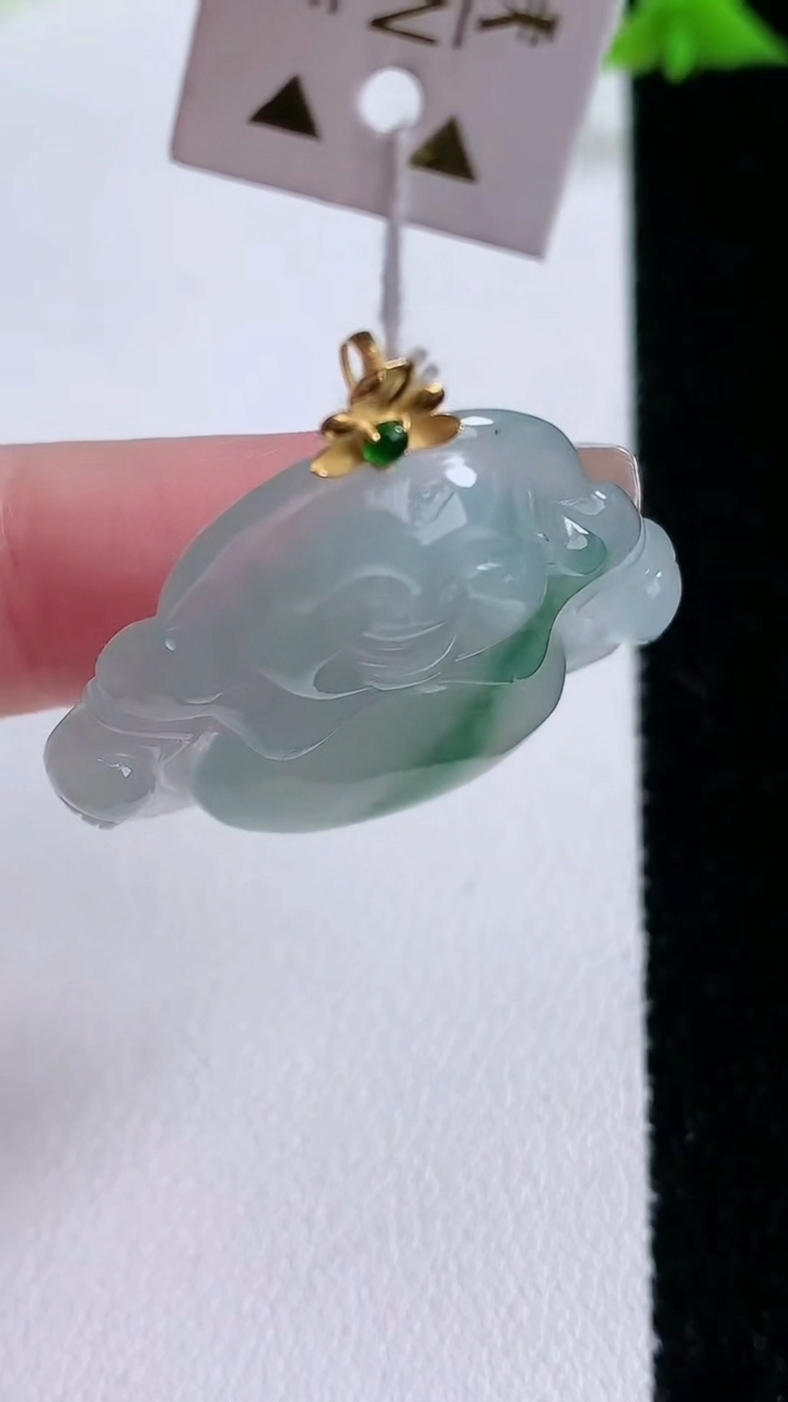 天然A货翡翠种飘花佛公吊坠，尺寸29-32.5-6.2，重量:8.36g
3月7日