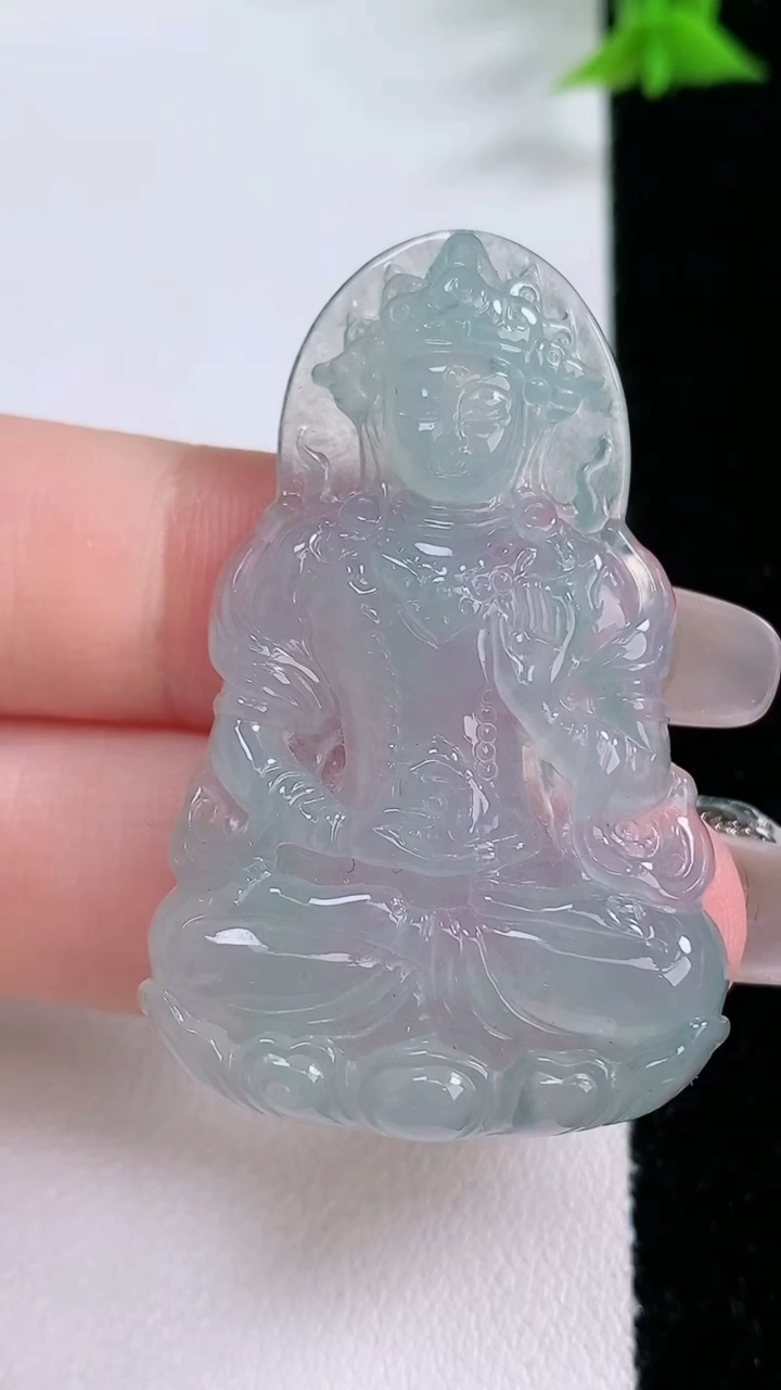 天然A货翡翠度母观音吊坠，尺寸45.7-28.9-5，重量:11.93g
3月7日