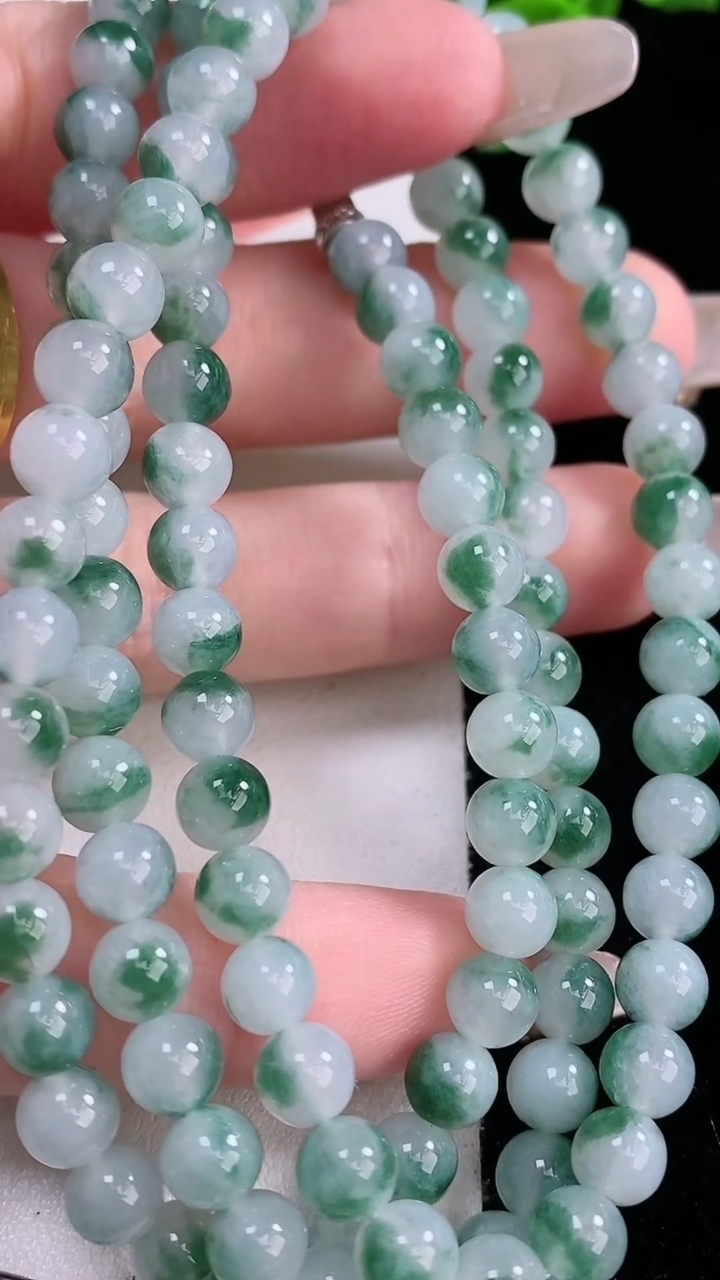 天然A货翡翠飘花圆珠项链，尺寸5.7-108颗，重量:41.00g3月7日
工厂直销收藏佳品,种好水足，色泽均匀，有种有色，上手高大气！
