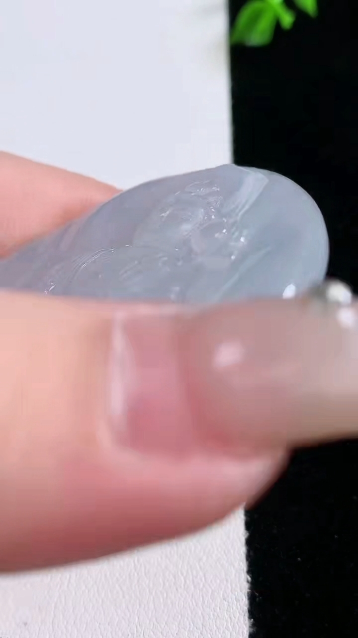 天然A货翡翠飘花大势至菩萨吊坠，尺寸50-42.3-5，重量:23.37g
3月7日