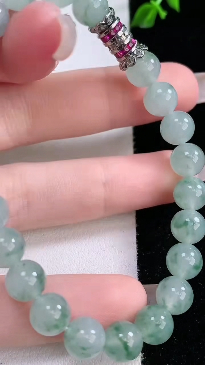 天然A货翡翠飘花圆珠手串，尺寸7.7-23颗，重量:20.47g3月7日
工厂直销收藏佳品,种好水足，色泽均匀，有种有色，上手高大气！