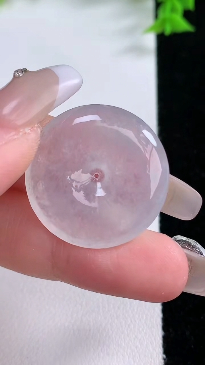 天然A货翡翠平安扣吊坠，尺寸26-4.6，重量:6.45g
3月7日