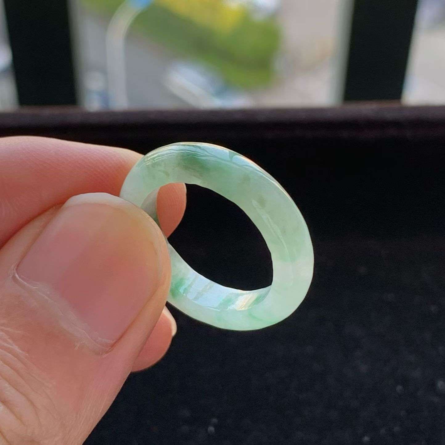 A货天然翡翠冰糯种飘绿戒指17号重量3.62
3月7日