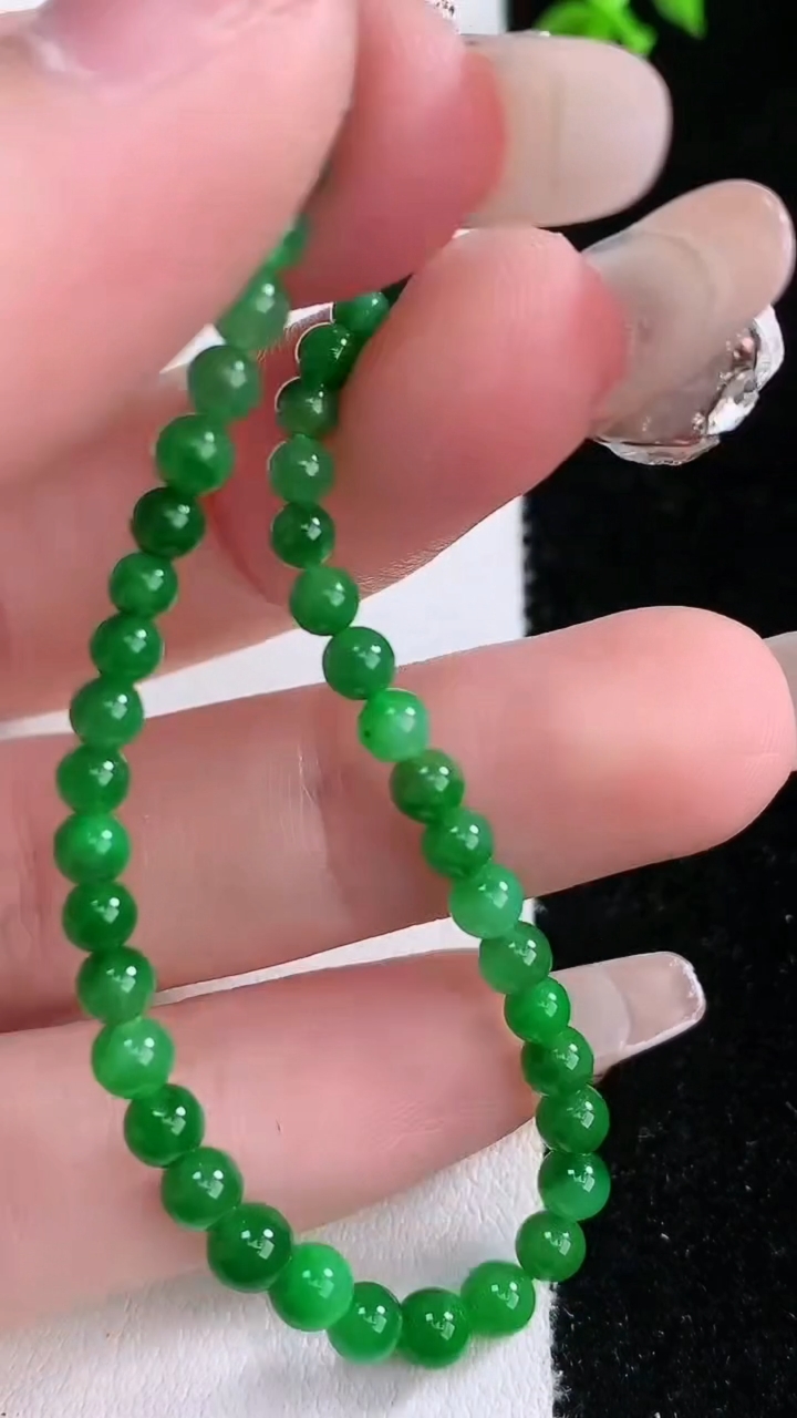 天然A货翡翠小米珠手串，尺寸3.4-47颗，重量:4.95g3月7日
工厂直销收藏佳品,种好水足，色