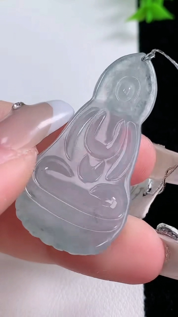 天然A货翡翠飘花观音菩萨吊坠，尺寸44-21.8-5.8，重量:9.30g
3月7日