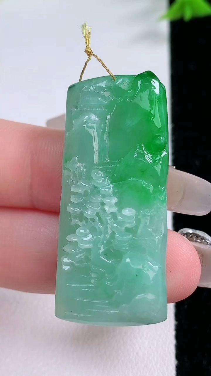 天然A货翡翠山水牌吊坠，尺寸40.5-17.5-7，重量:14.11g
3月7日