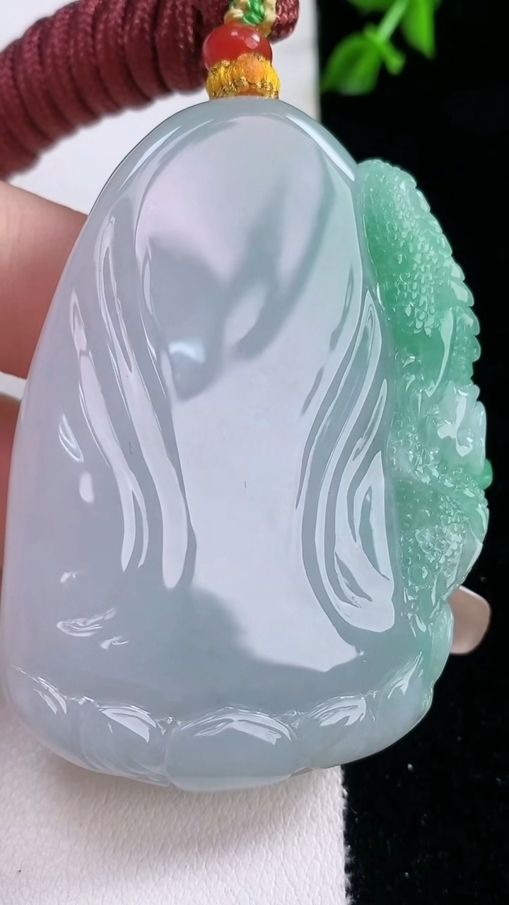 天然A货翡翠祥龙大势至菩萨吊坠，尺寸56.5-40.5-11，重量:57.41g
3月7日