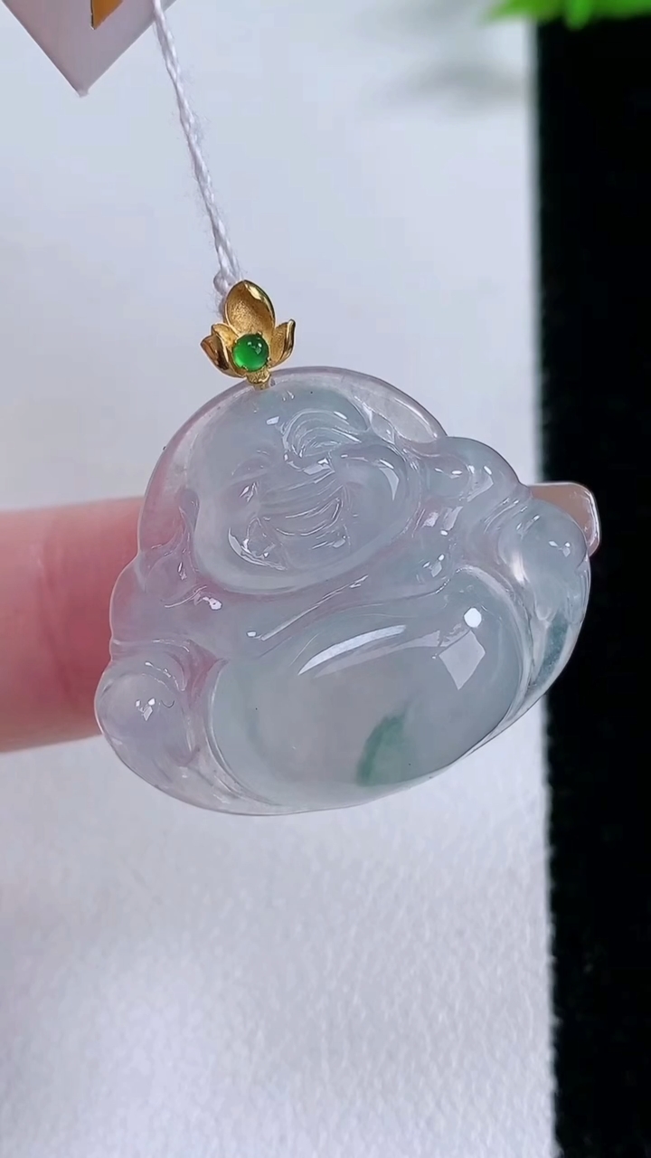 天然A货翡翠种飘花佛公吊坠，尺寸23.4-27.6-5.8，重量:5.55g
3月7日