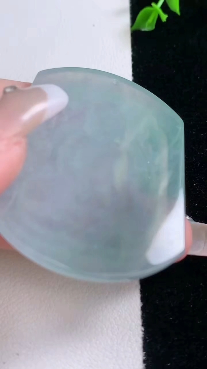 天然A货翡翠阿弥陀佛吊坠，尺寸52-41.5-5，重量:26.03g
3月7日