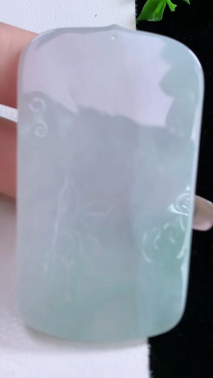 天然A货翡翠虚空藏菩萨吊坠，尺寸62.5-37.4-4.8，重量:29.48g
3月7日