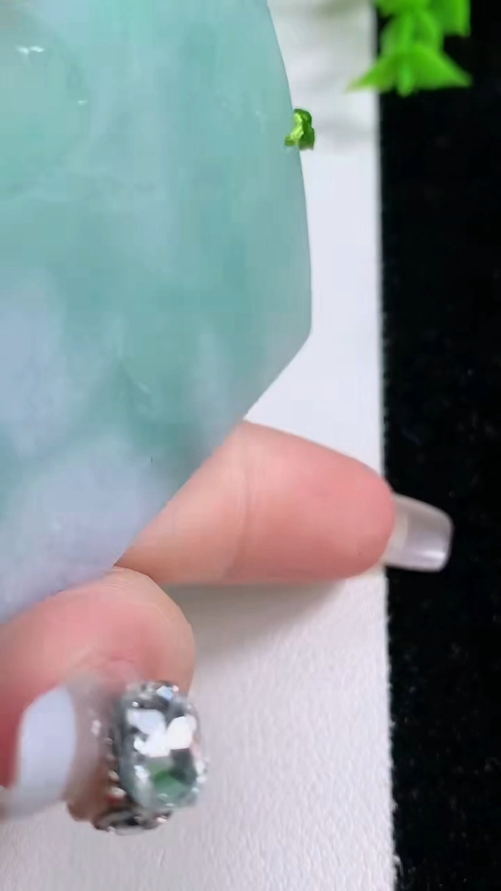 天然A货翡翠山水牌吊坠，尺寸65.5-47.4-4，重量:34.19g
3月7日