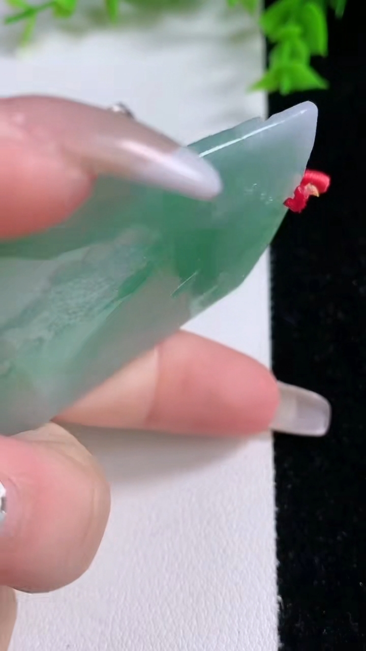 天然A货翡翠山水牌吊坠，尺寸76.4-47.4-4.8，重量:47.40g
3月7日