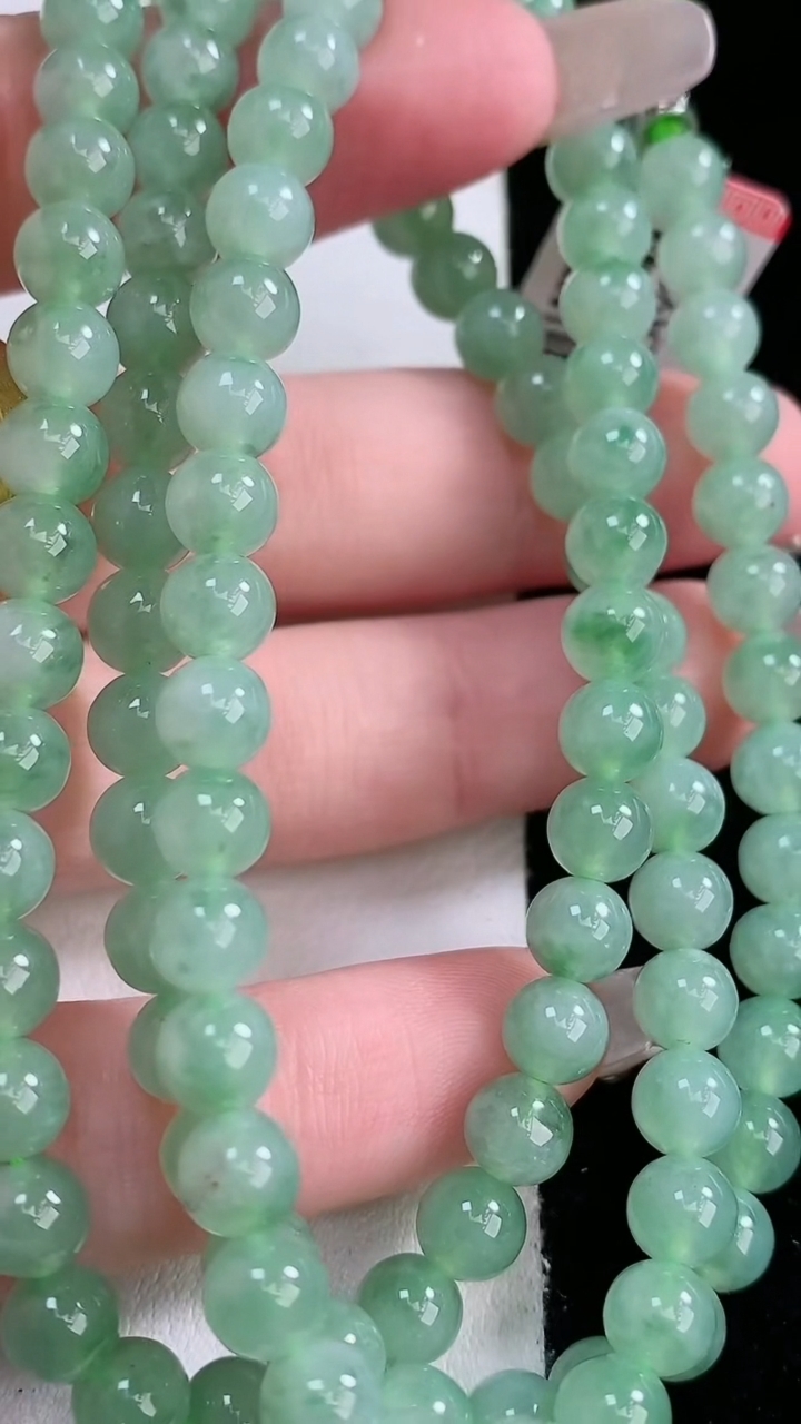 天然A货翡翠圆珠项链，尺寸5.7-108颗，重量:39.59g3月7日
工厂直销收藏佳品,种好水足，