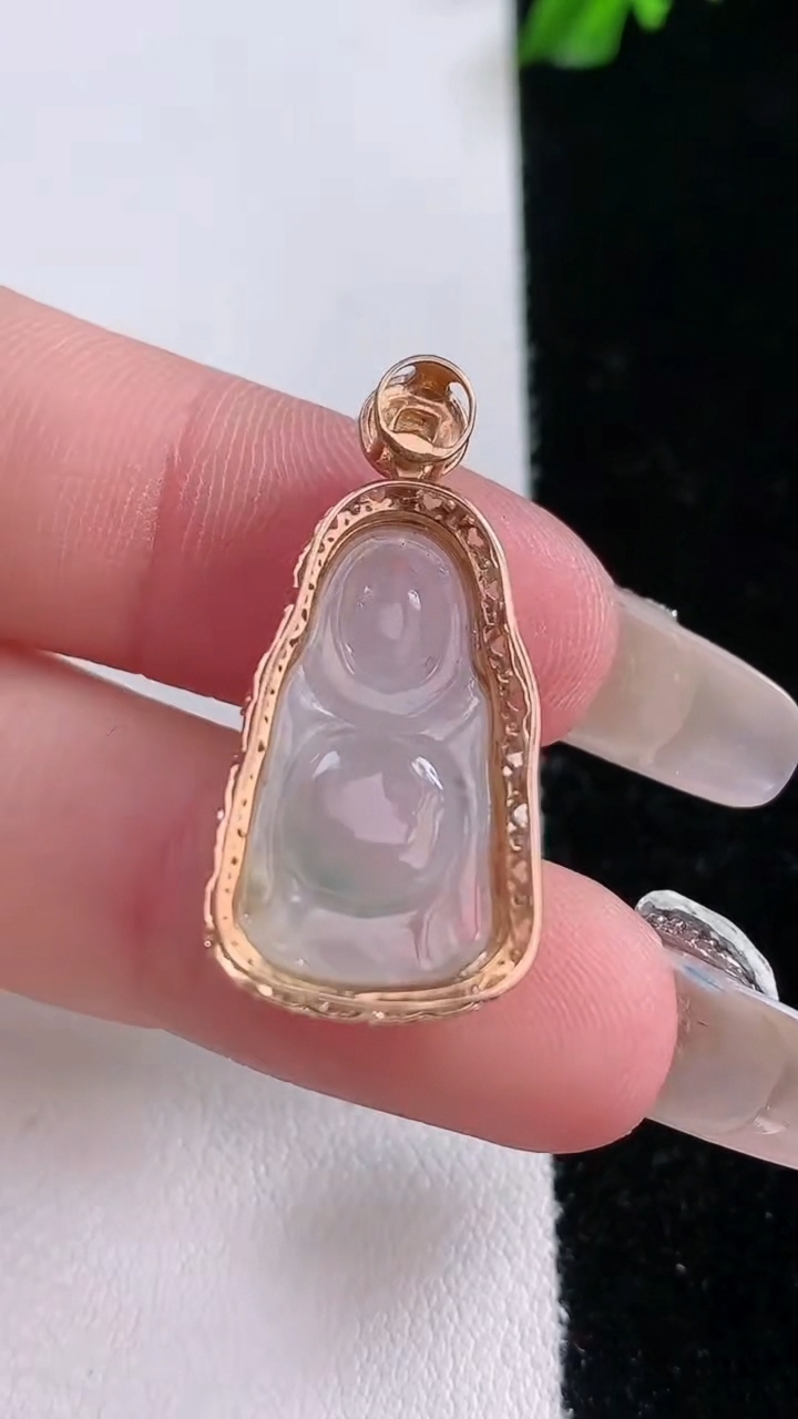 天然A货翡翠种飘花站佛 佛公吊坠，尺寸27.5-13.7-7.8，裸石20.7-11.8重量:2.68g
3月7日