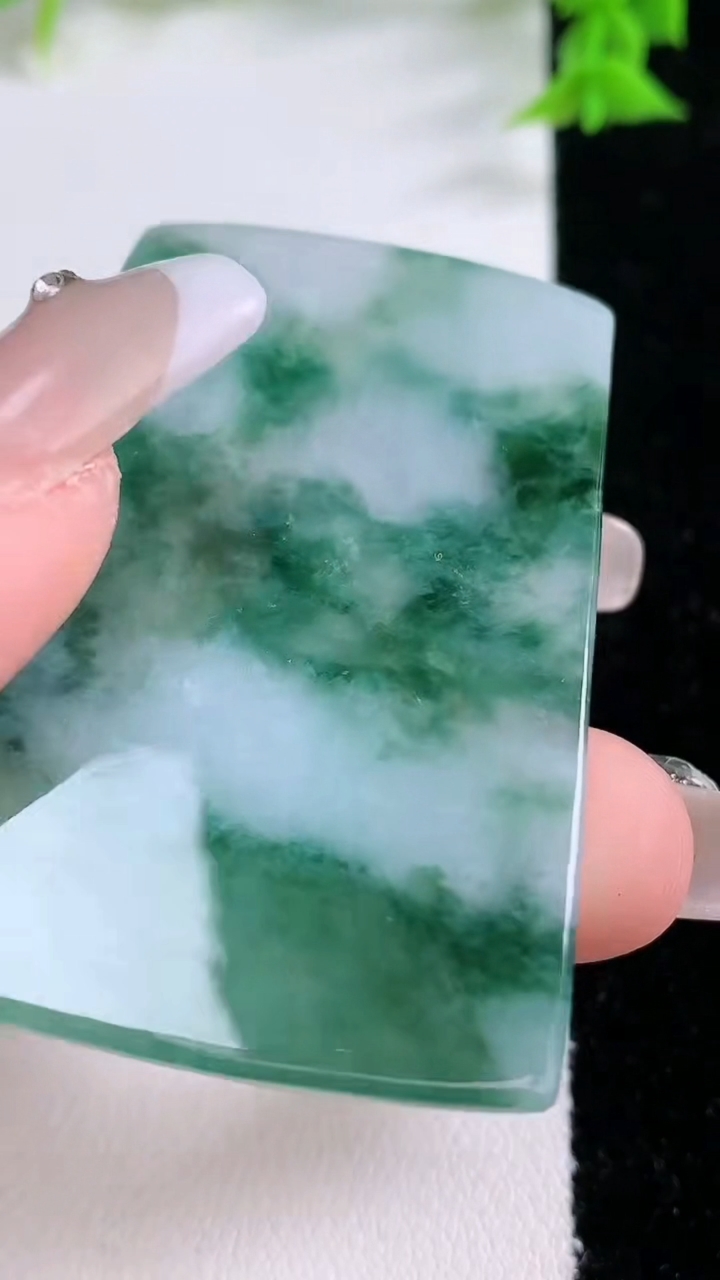 天然A货翡翠山水大势至菩萨吊坠，尺寸56-37.4-4.6，重量:25.49g
3月7日