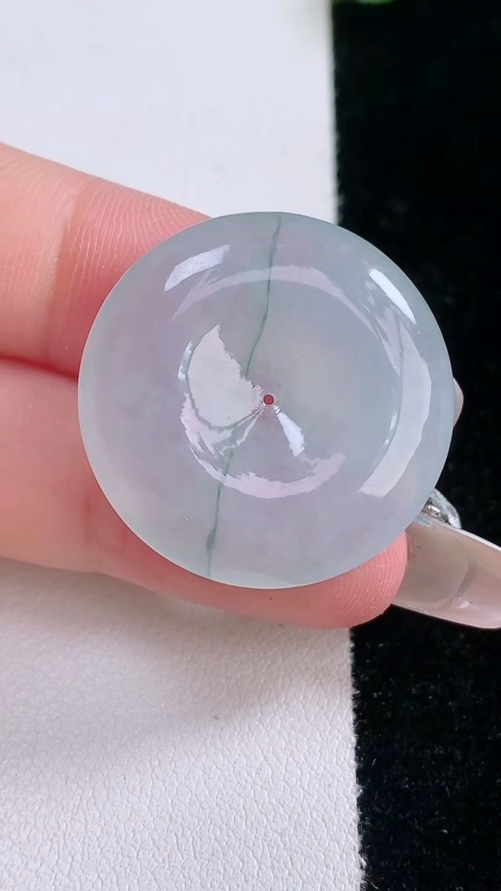 天然A货翡翠冰种飘花平安扣吊坠，尺寸27-5.5，重量:8.47g
3月7日