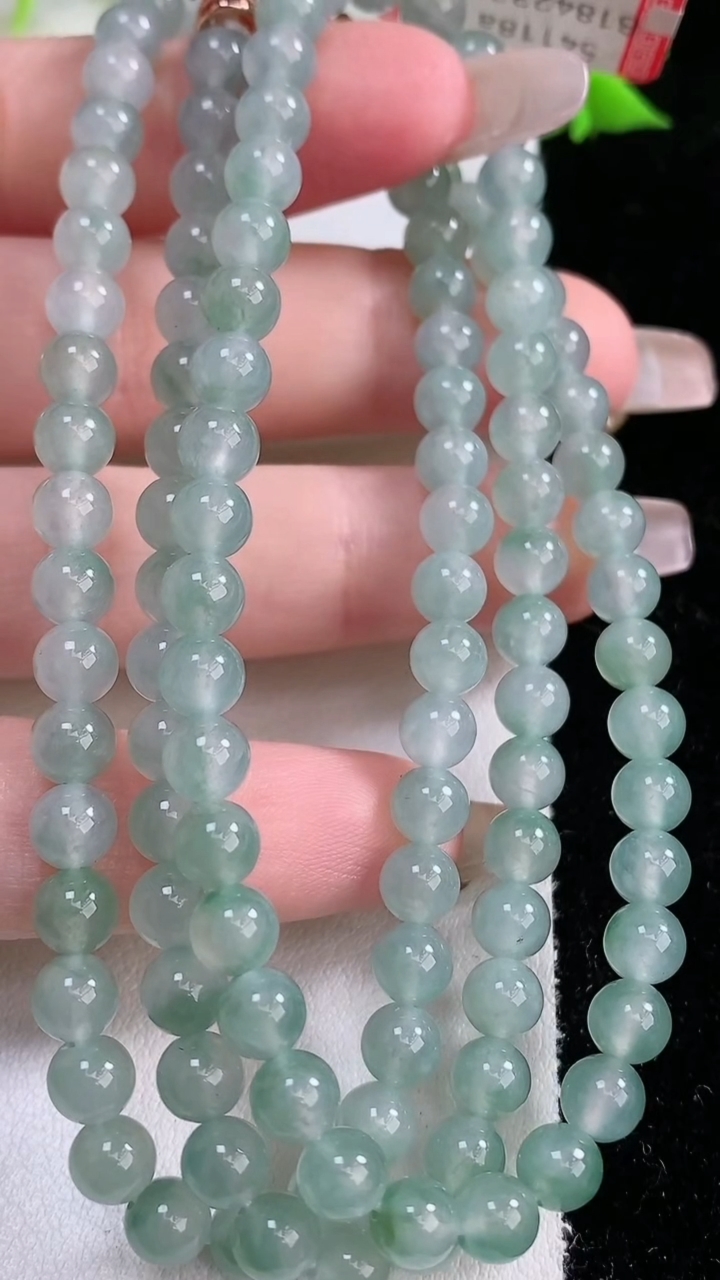 天然A货翡翠圆珠项链，尺寸5.4-118颗，重量:35.45g
3月7日