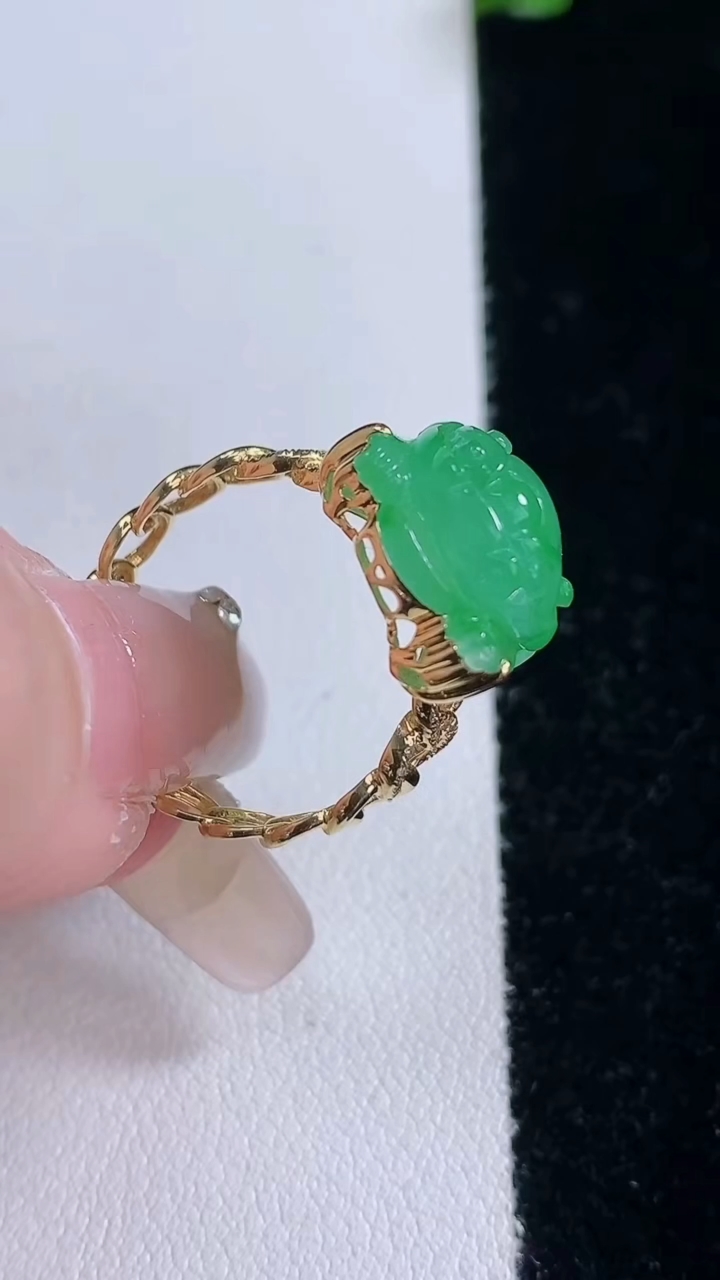 天然A货翡翠貔貅戒指，尺寸17-16.4-12-8，重量:4.71g2026年3月7日
工厂直销收藏佳品,种好水足，色泽均匀，有种有色，上手高大气！