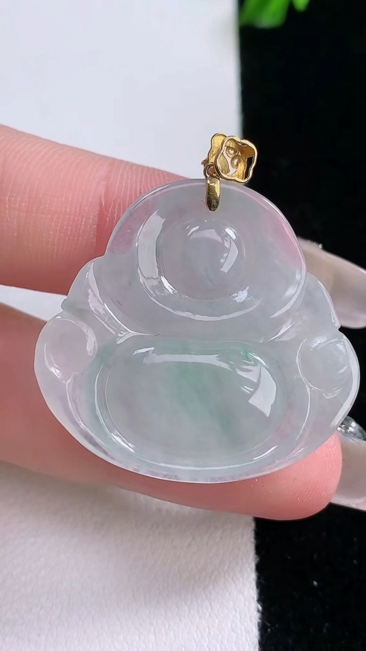 天然A货翡翠佛公吊坠，尺寸29.5-31.8-8.6，重量:8.43g
3月7日