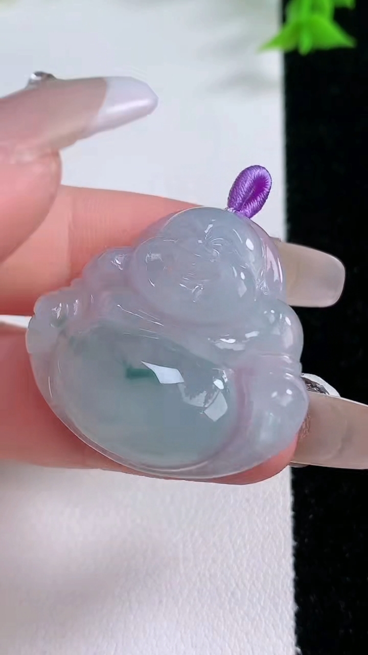 天然A货翡翠冰种飘花佛公吊坠，尺寸29.3-32-6，重量:8.20g
3月7日